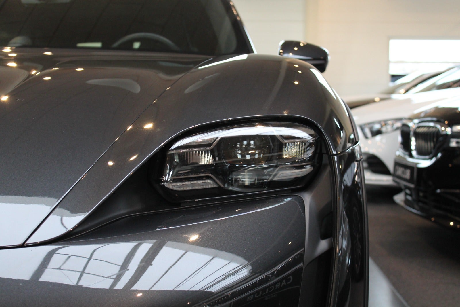 Porsche Taycan 4 Performance+ Cross Turismo