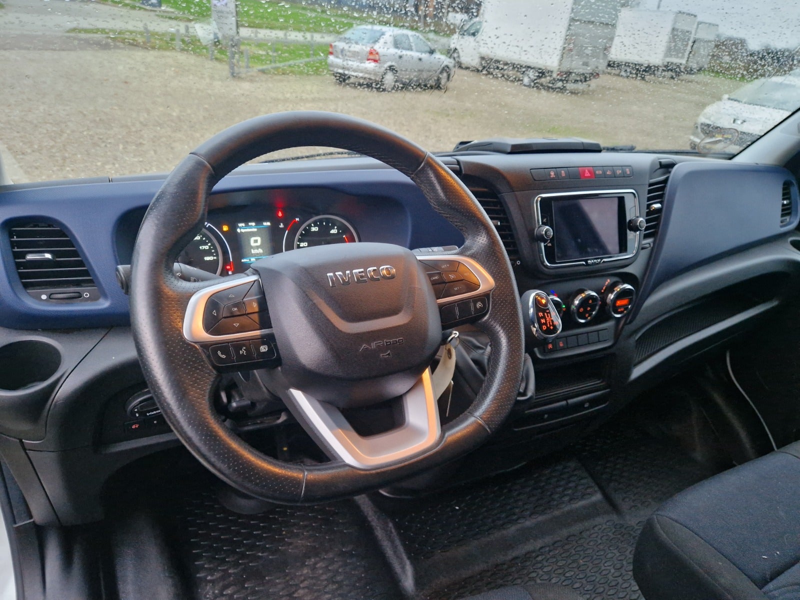 Billede af Iveco Daily 2,3 35S16 Alukasse m/lift AG8