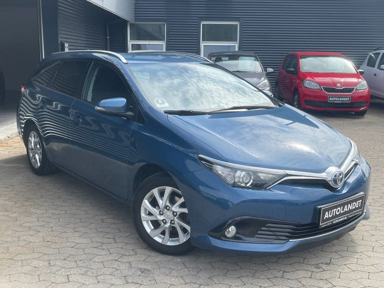 Toyota Auris Hybrid H2 Spirit Touring Sports CVT