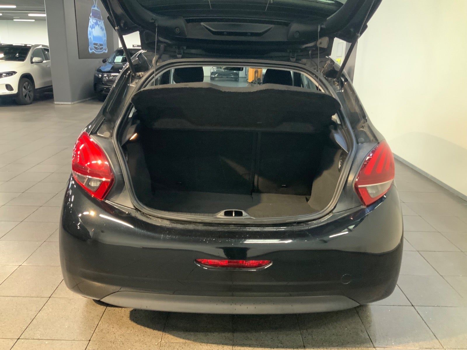 Peugeot 208 (5/8)