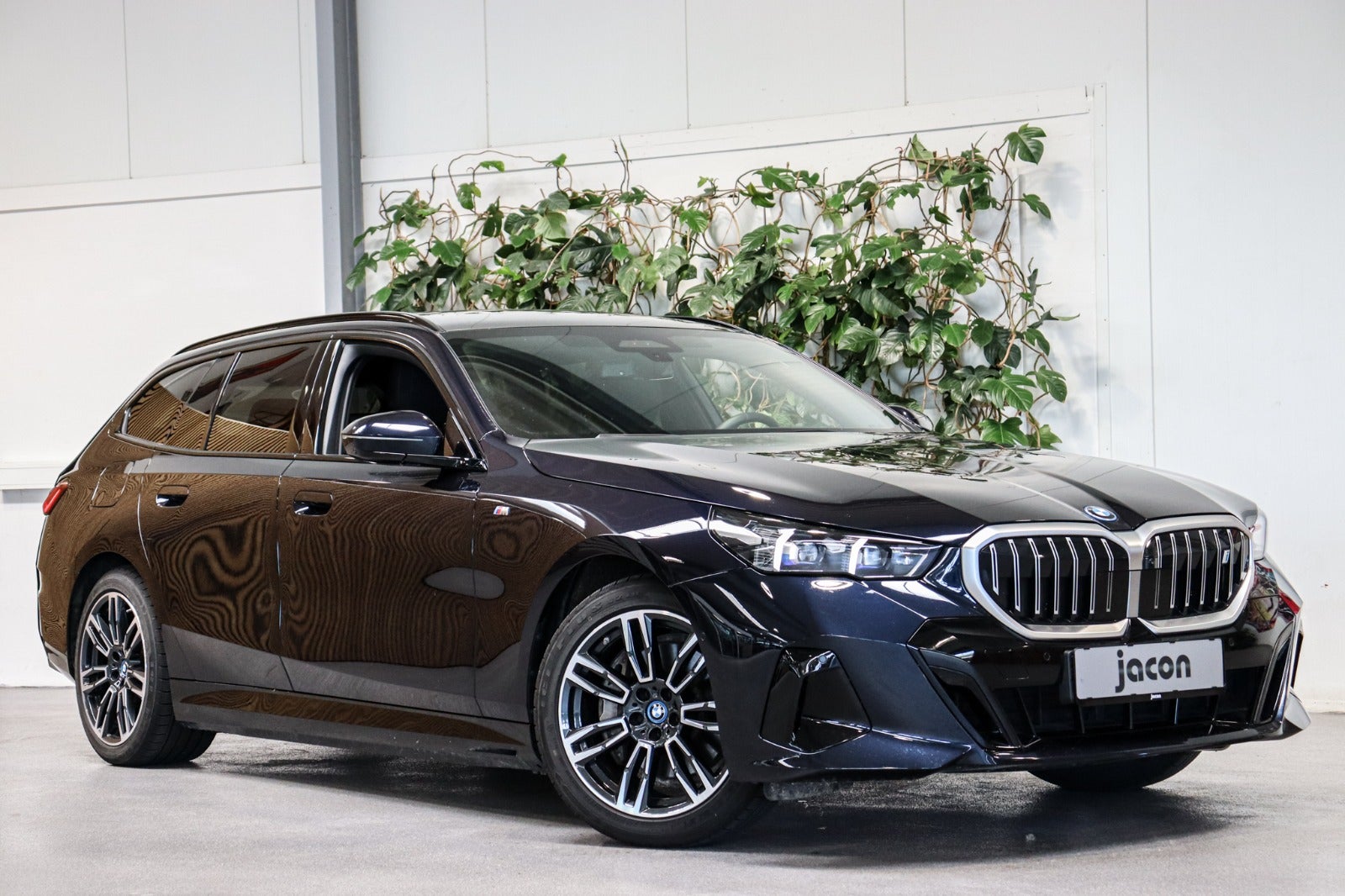 BMW i5 eDrive40 Touring Fully Charged M-Sport