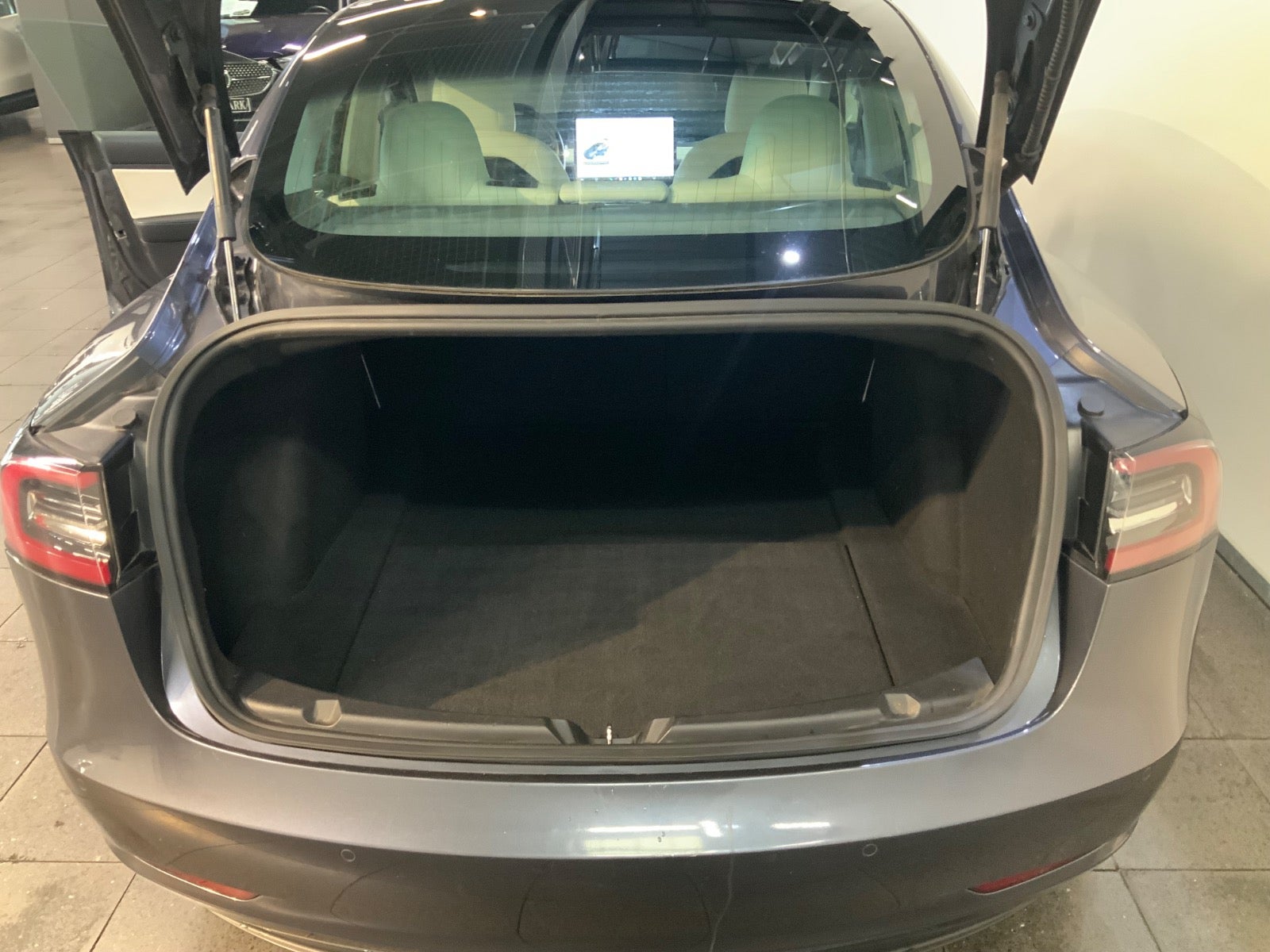 Tesla Model 3 (5/8)