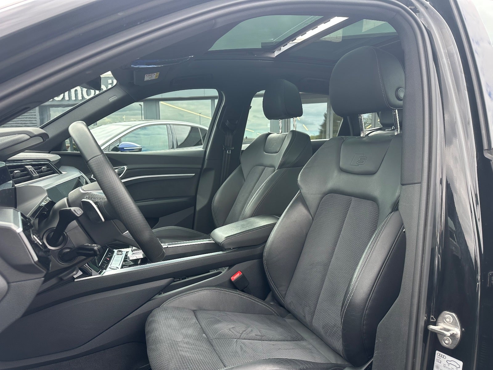 Billede af Audi e-tron 55 S-line quattro