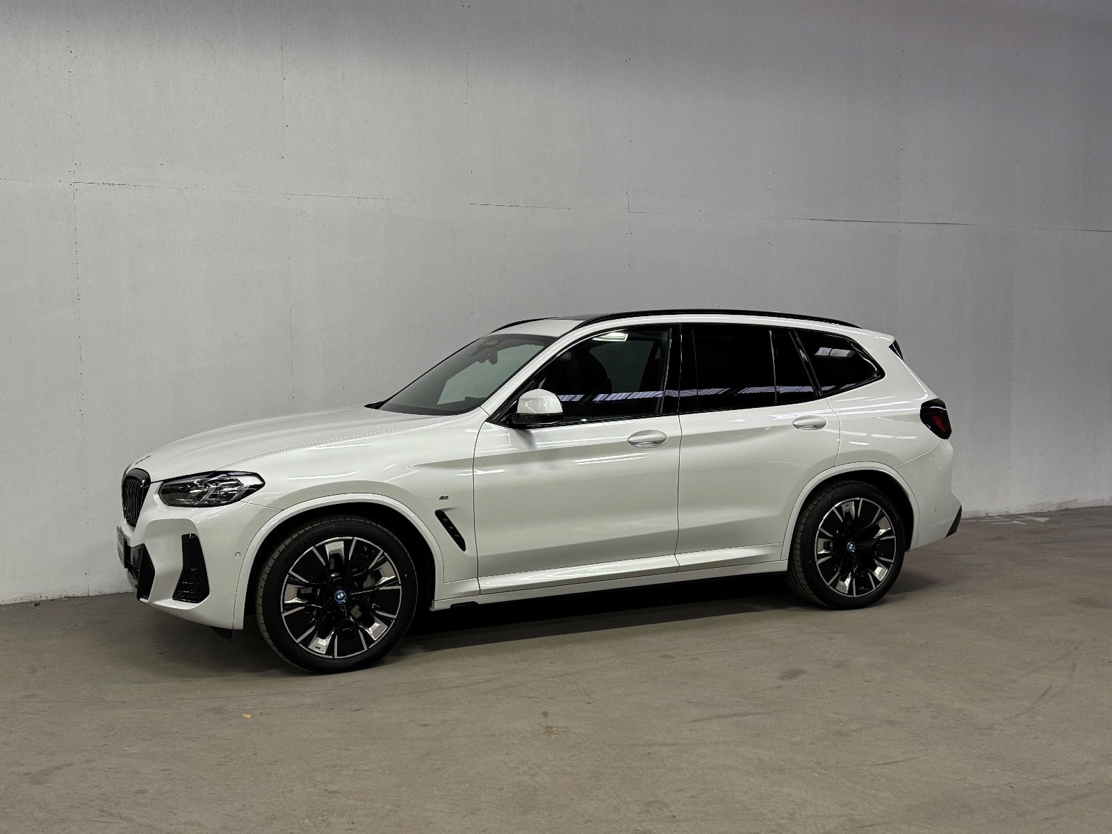 BMW iX3 Charged Plus M-Sport A