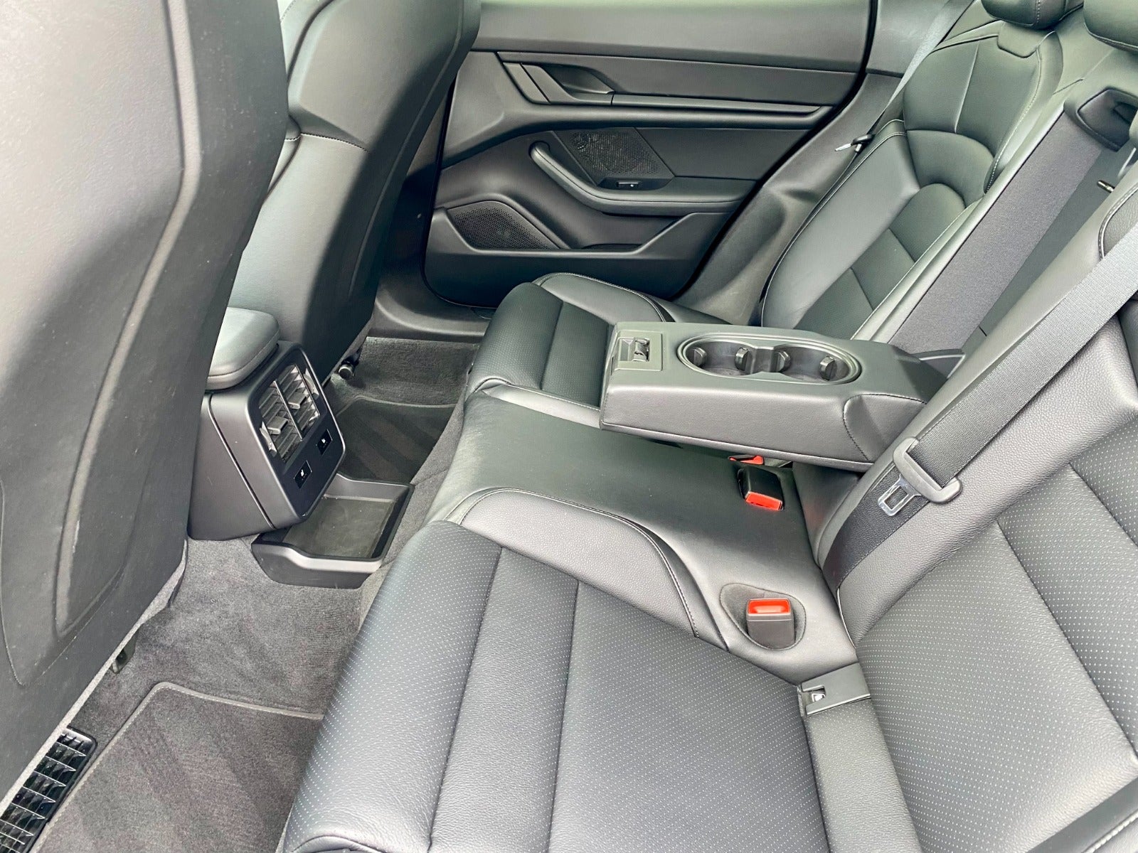 Billede af Porsche Taycan 4  Performance+ Cross Turismo