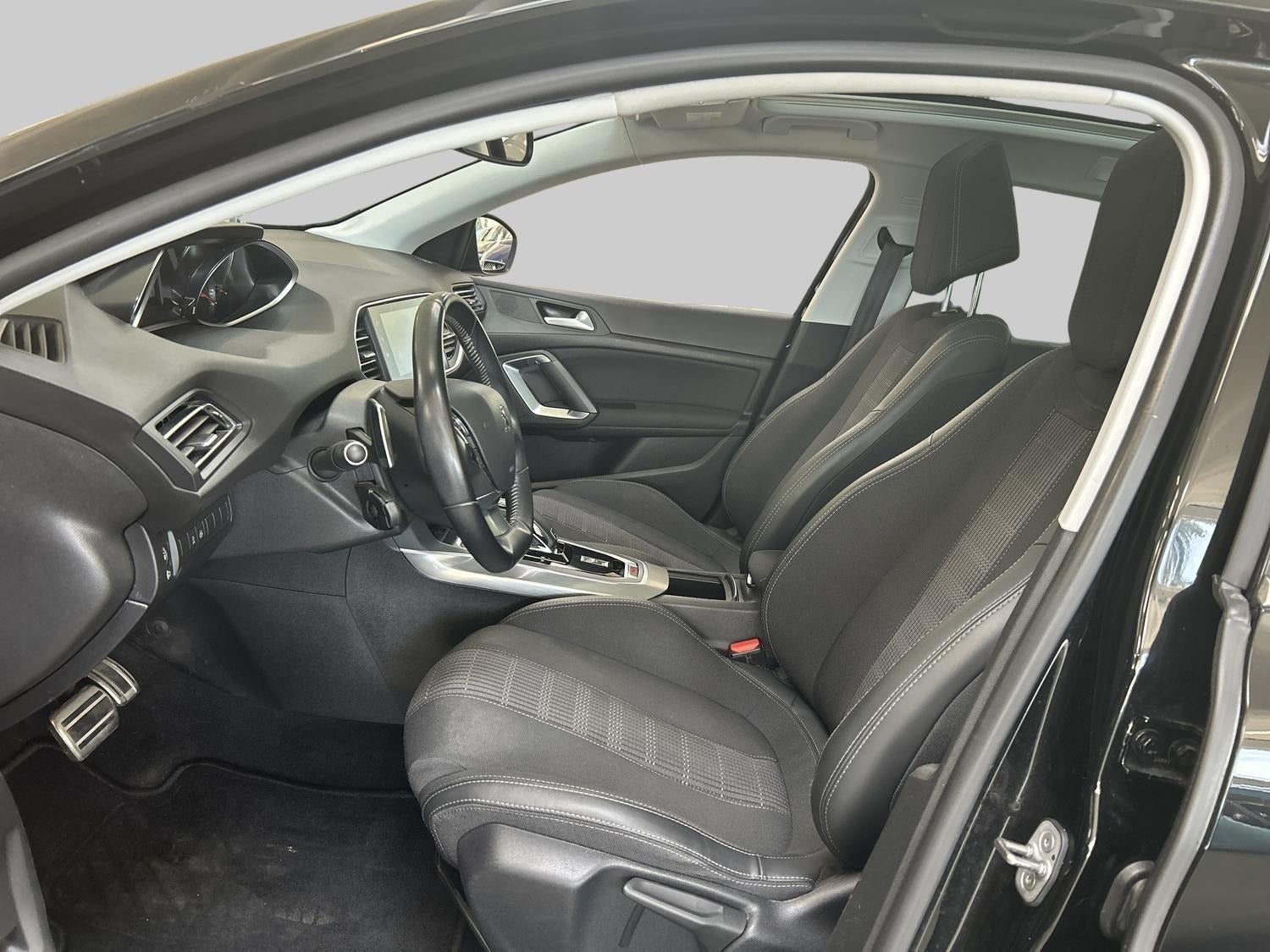 Billede af Peugeot 308 1,2 PureTech 130 Allure SW EAT8