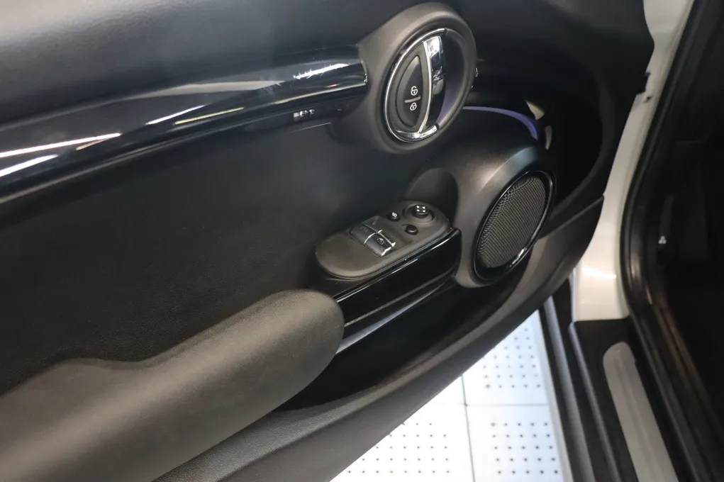 MINI Cooper SE Classic Trim