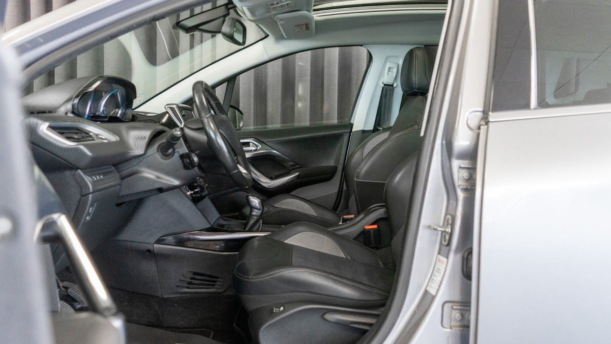 Billede af Peugeot 2008 1,6 BlueHDi 100 Allure Sky