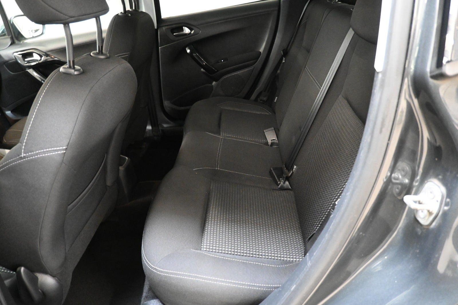 Peugeot 208 BlueHDi 100 Desire
