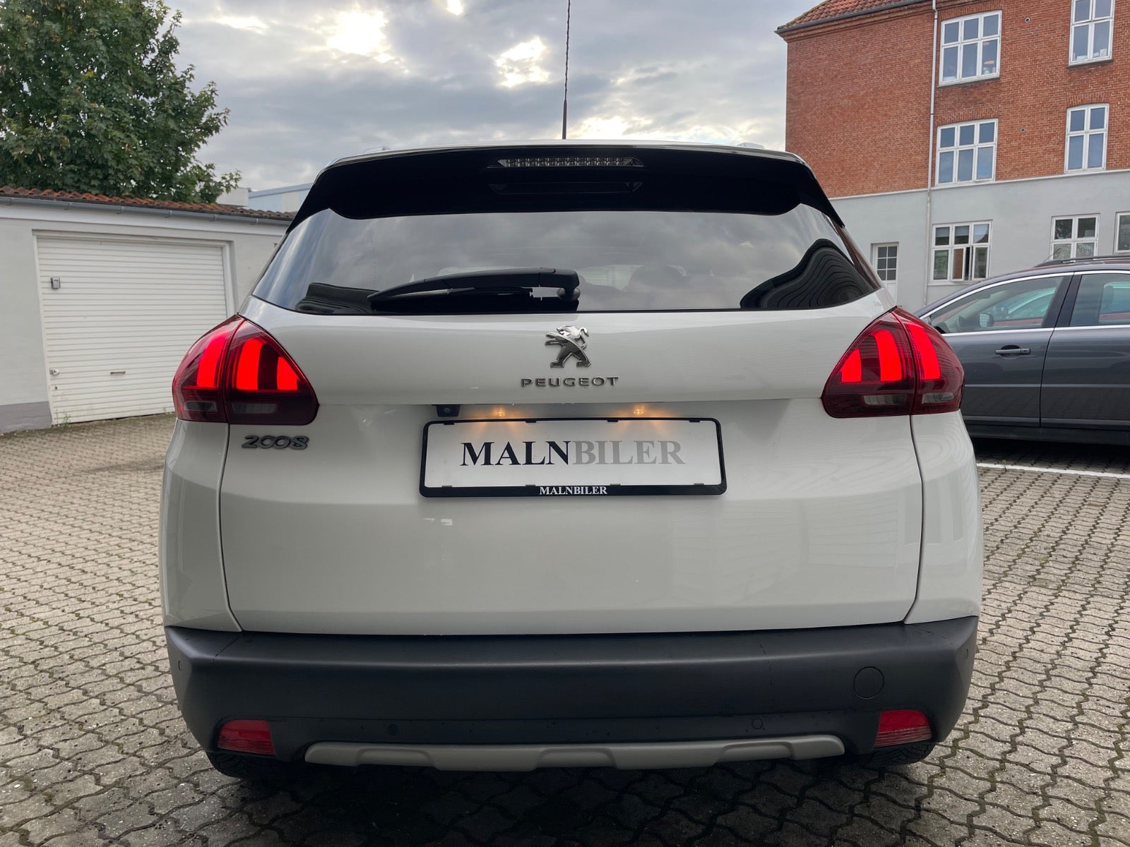 Billede af Peugeot 2008 1,2 e-THP 110 Allure Sky EAT6