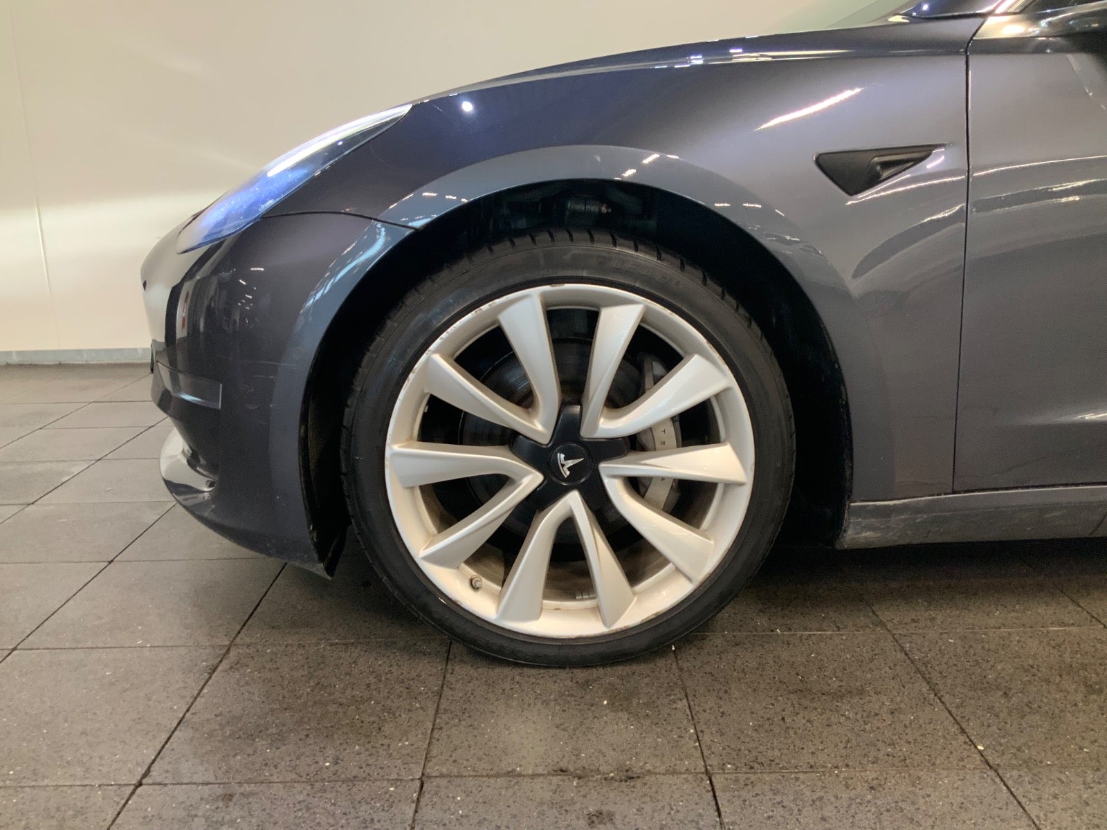 Tesla Model 3 (3/8)