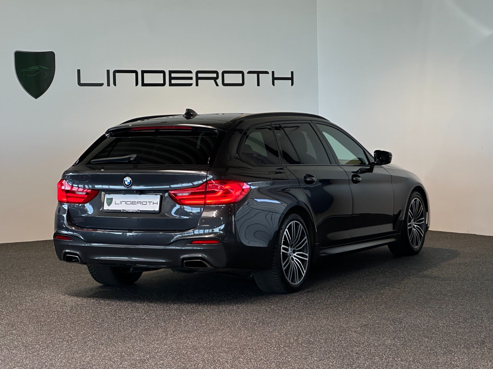 BMW 530d 3,0 Touring M-Sport aut. 5d - 2