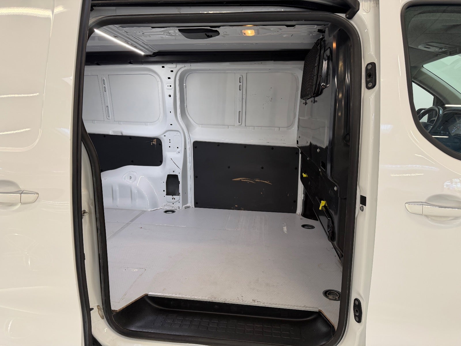 Billede af Citroën Jumpy 2,0 BlueHDi 180 L3 MasterLine EAT8