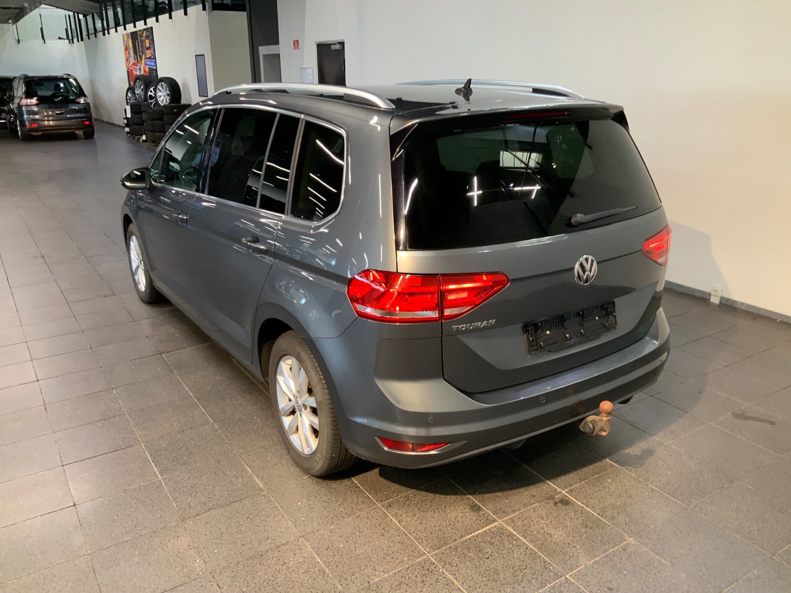 VW Touran (4/8)