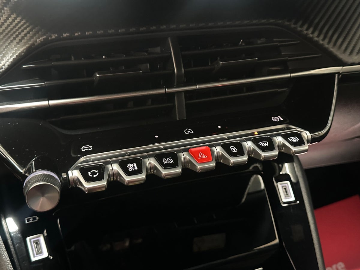 Peugeot 2008 PureTech 130 First Selection EAT8