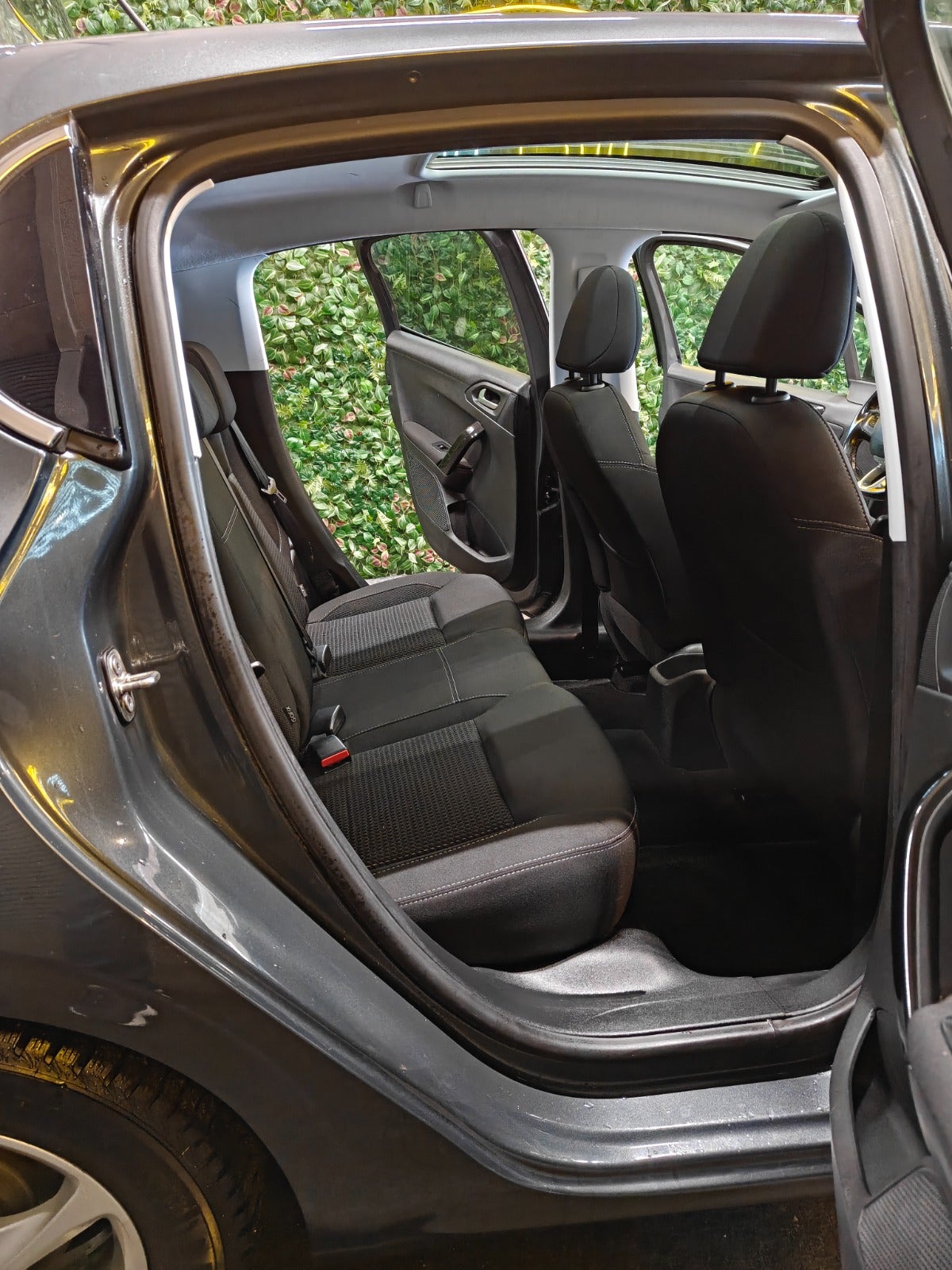 Billede af Peugeot 208 1,6 BlueHDi 100 Allure Sky