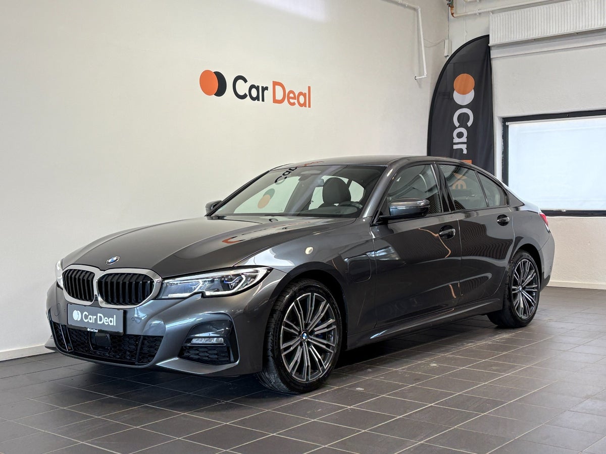 BMW 330e billede