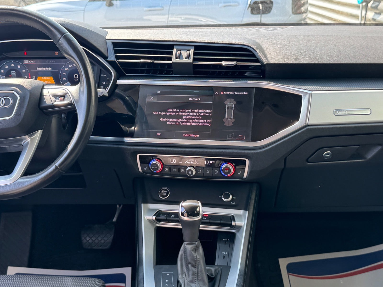 Billede af Audi Q3 45 TFSi e Attitude plus S-tr.