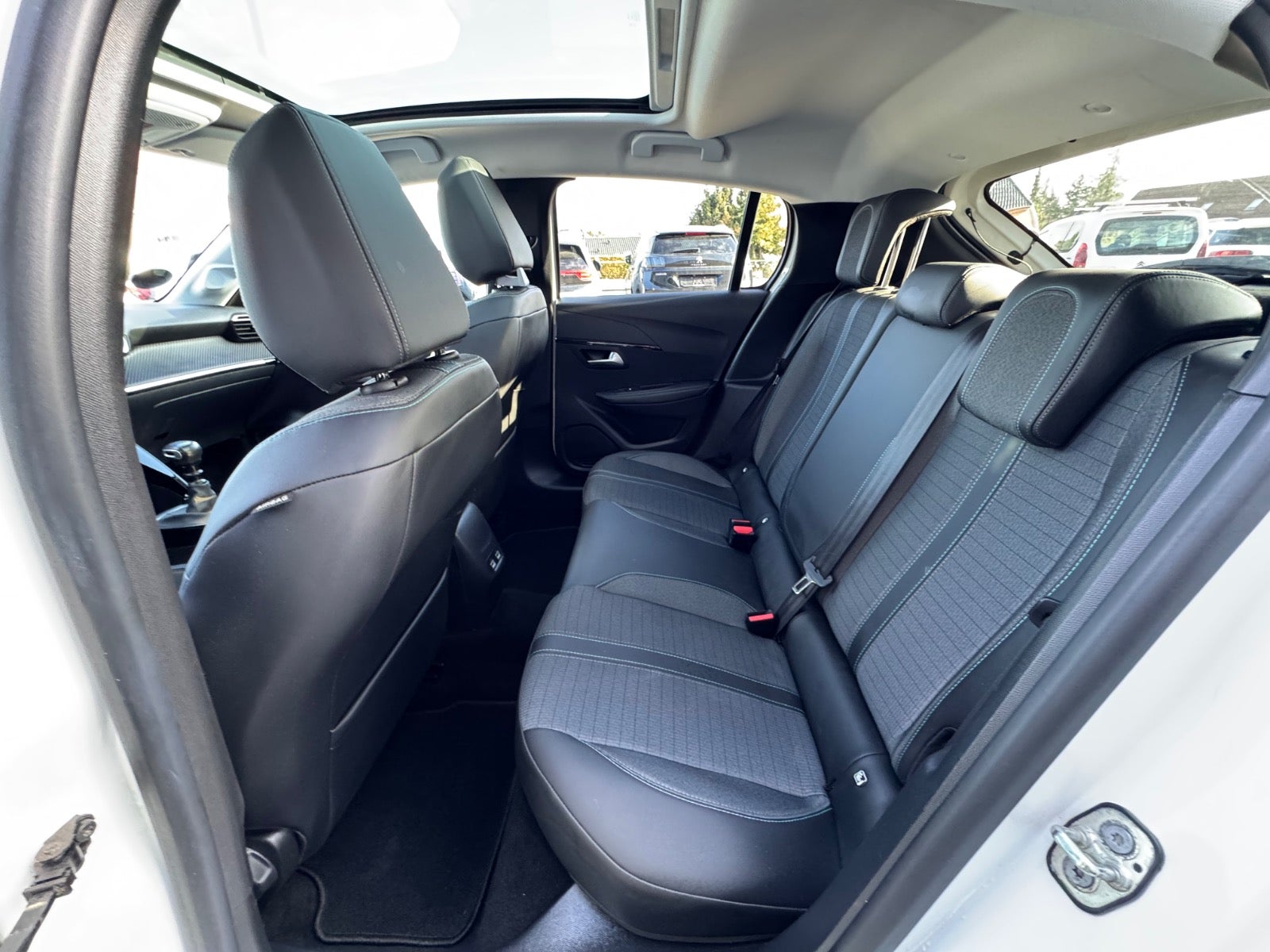 Billede af Peugeot 208 1,5 BlueHDi 100 Allure Sky