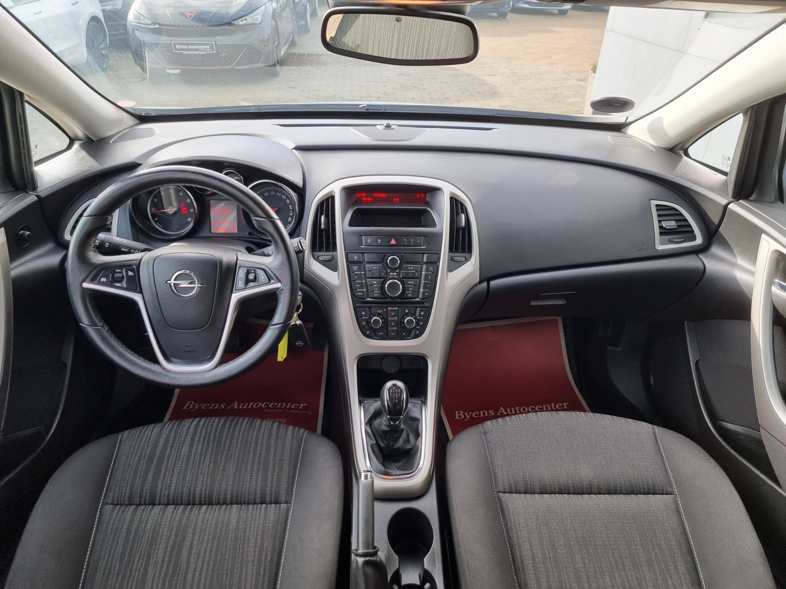 Opel Astra 2011