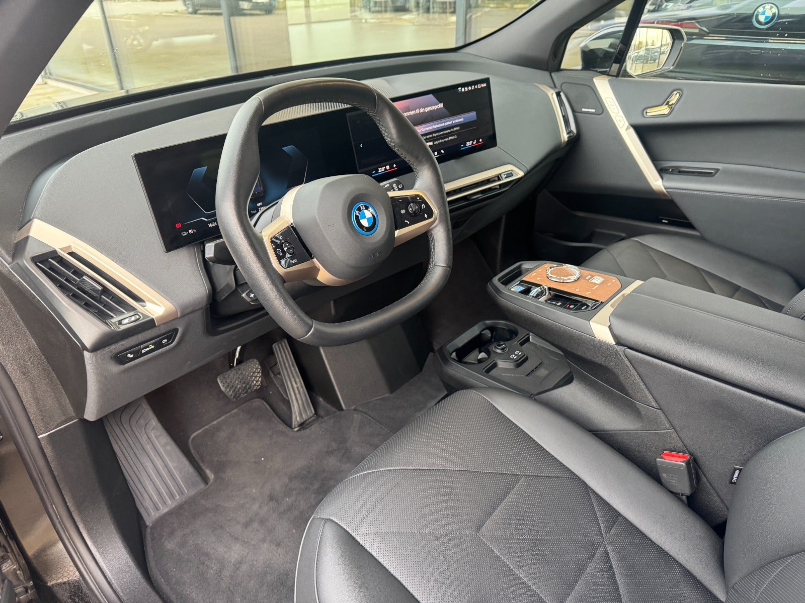 BMW iX xDrive50 Supercharged 5d - 8