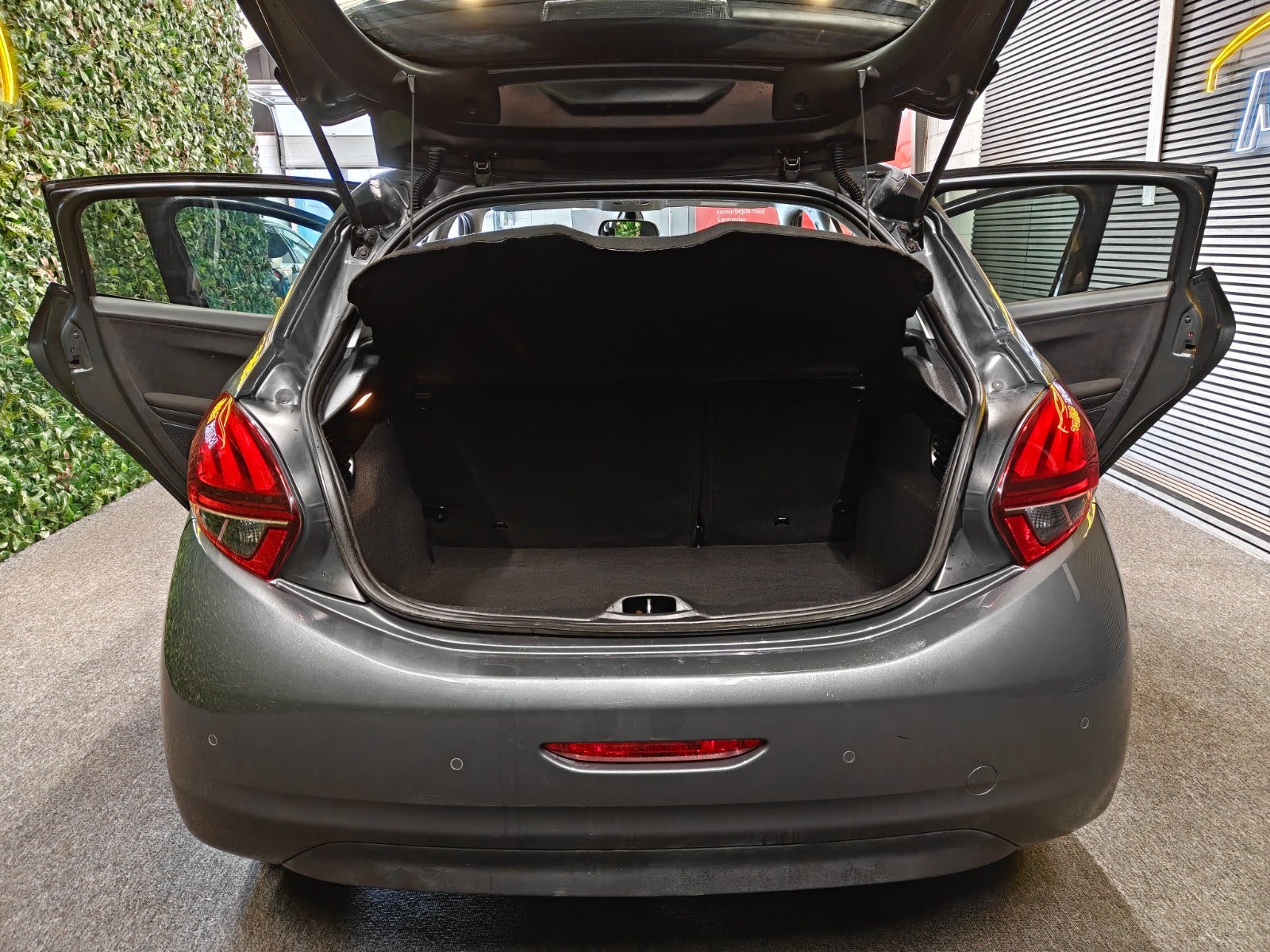 Billede af Peugeot 208 1,6 BlueHDi 100 Allure Sky