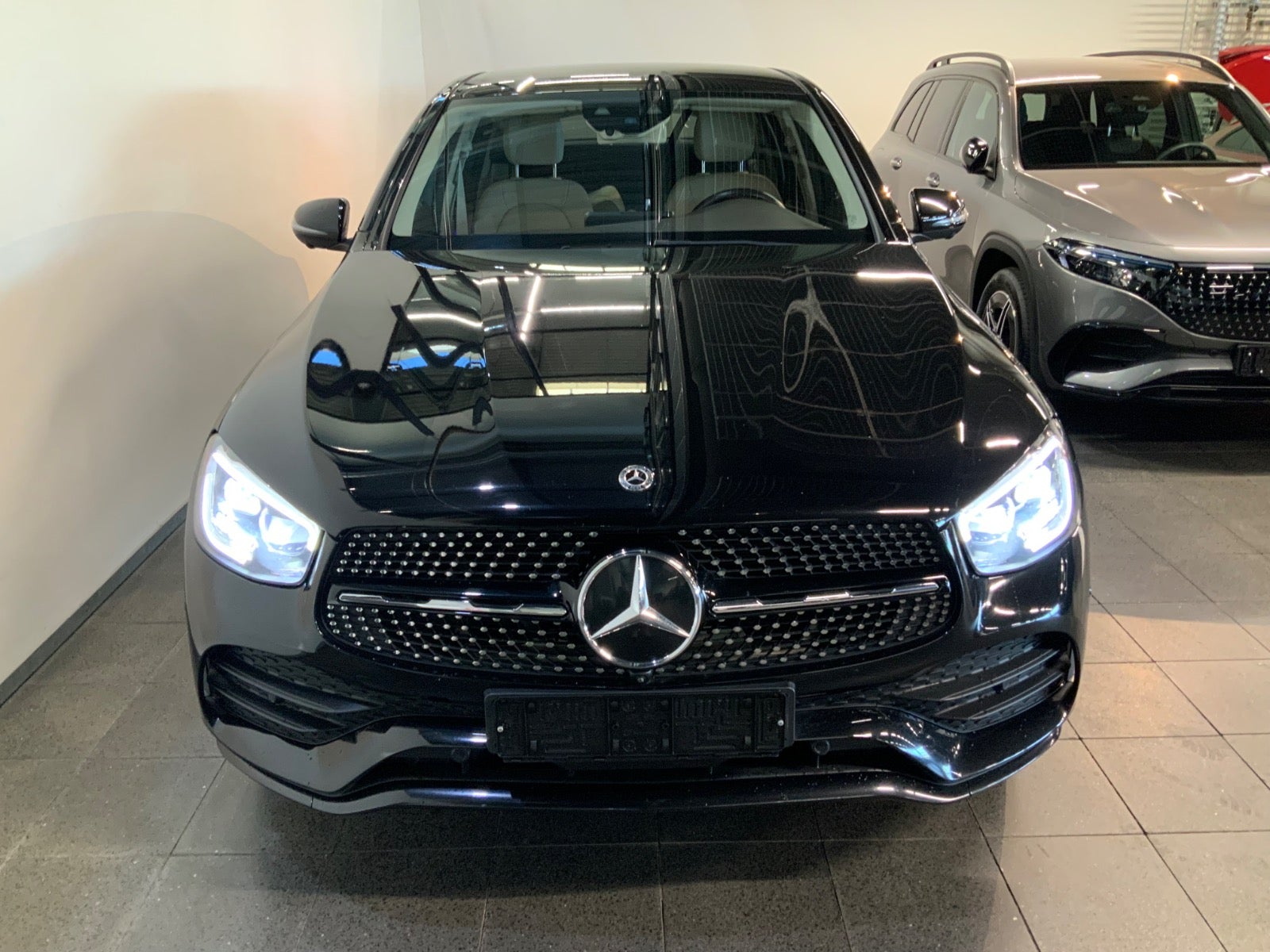 Mercedes-Benz GLC 200 (2/8)