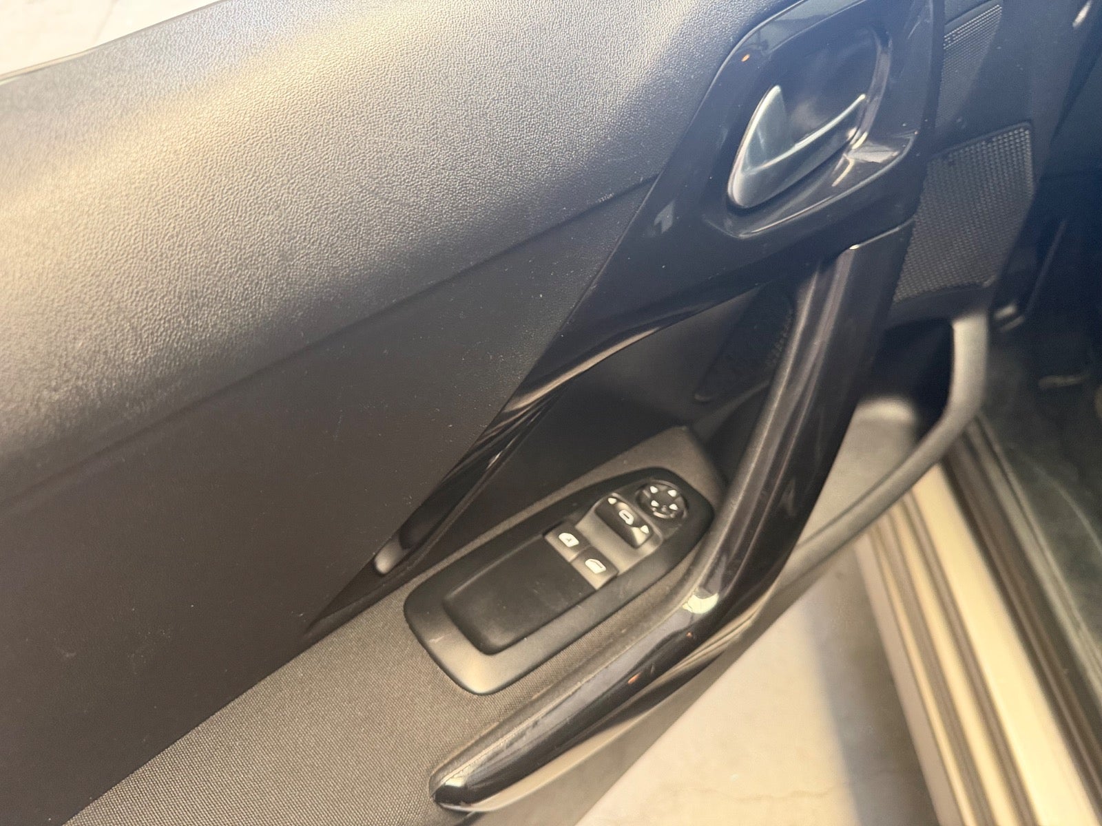 Peugeot 208 e-HDi 92 Active - billede 10