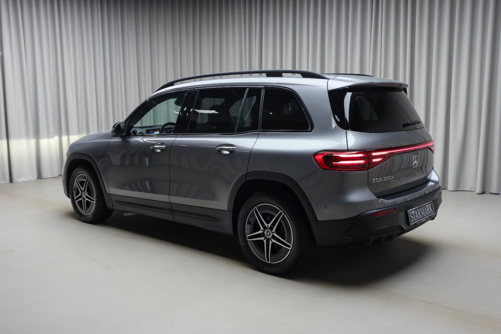 Mercedes-Benz EQB 250+ (3/8)