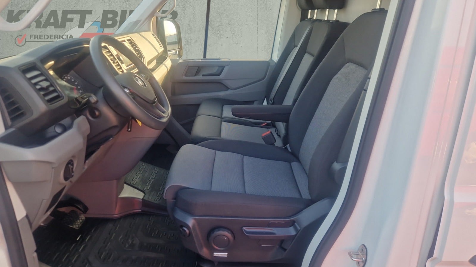 Billede af VW Crafter 35 2,0 TDi 177 Kassevogn L3H2 aut.