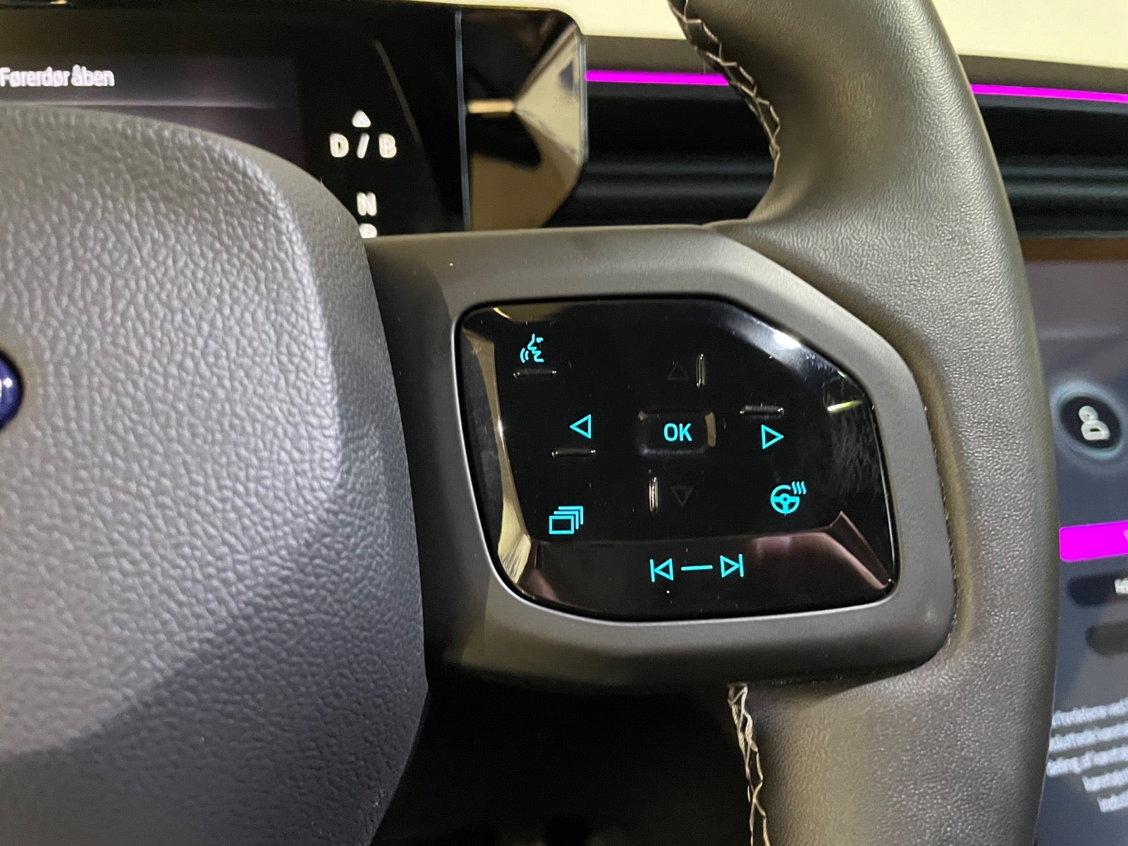 Ford Explorer Premium Extended Range