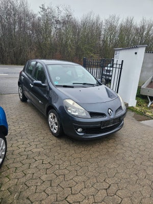 Renault Clio II 1,6 Dynamique 5d