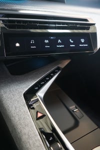 Peugeot e-3008