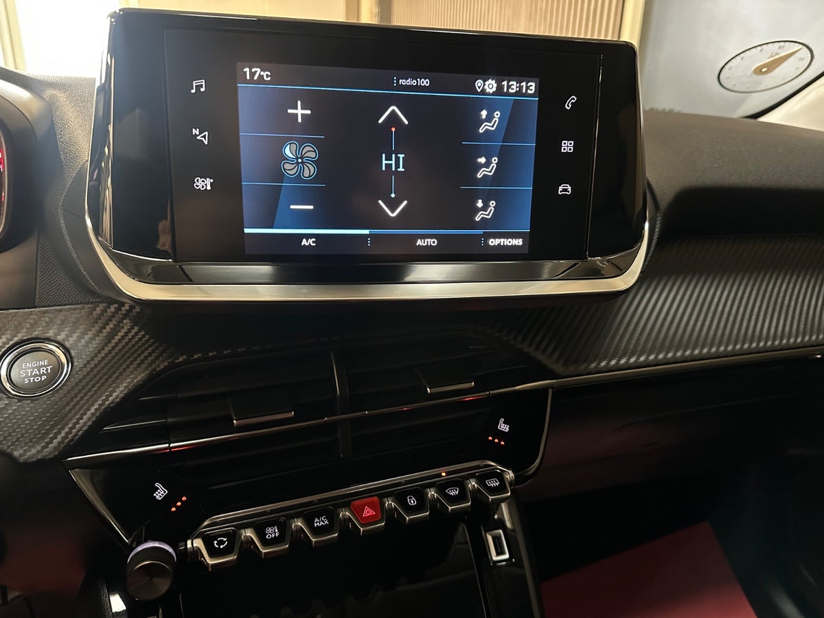 Peugeot 208 PureTech 100 Selection Sport Peugeot 208 PureTech 100 Selection Sport