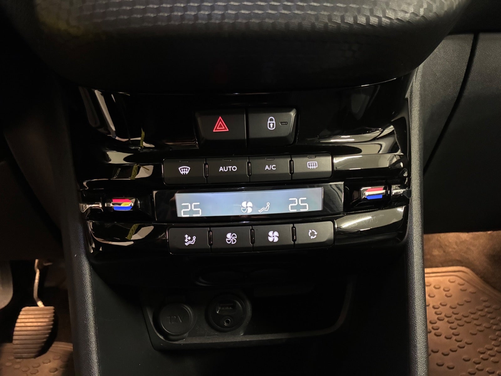 Billede af Peugeot 2008 1,2 e-THP 110 Desire Sky