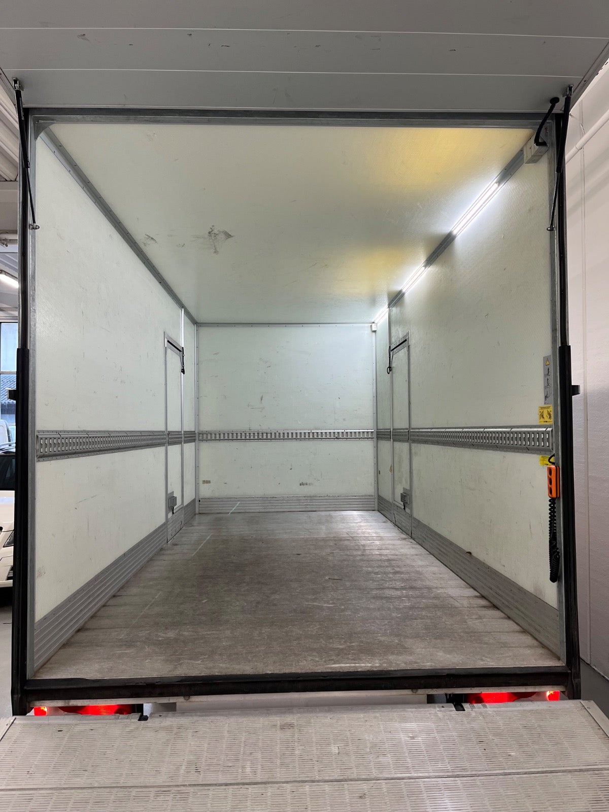 Billede af Mercedes Sprinter 317 2,0 CDi A3 Alukasse m/lift aut. RWD