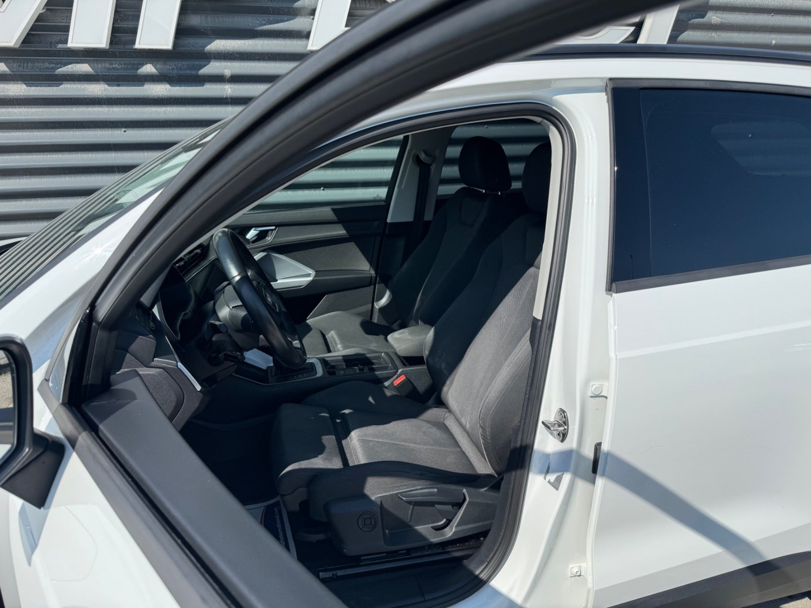 Billede af Audi Q3 45 TFSi e Attitude plus S-tr.
