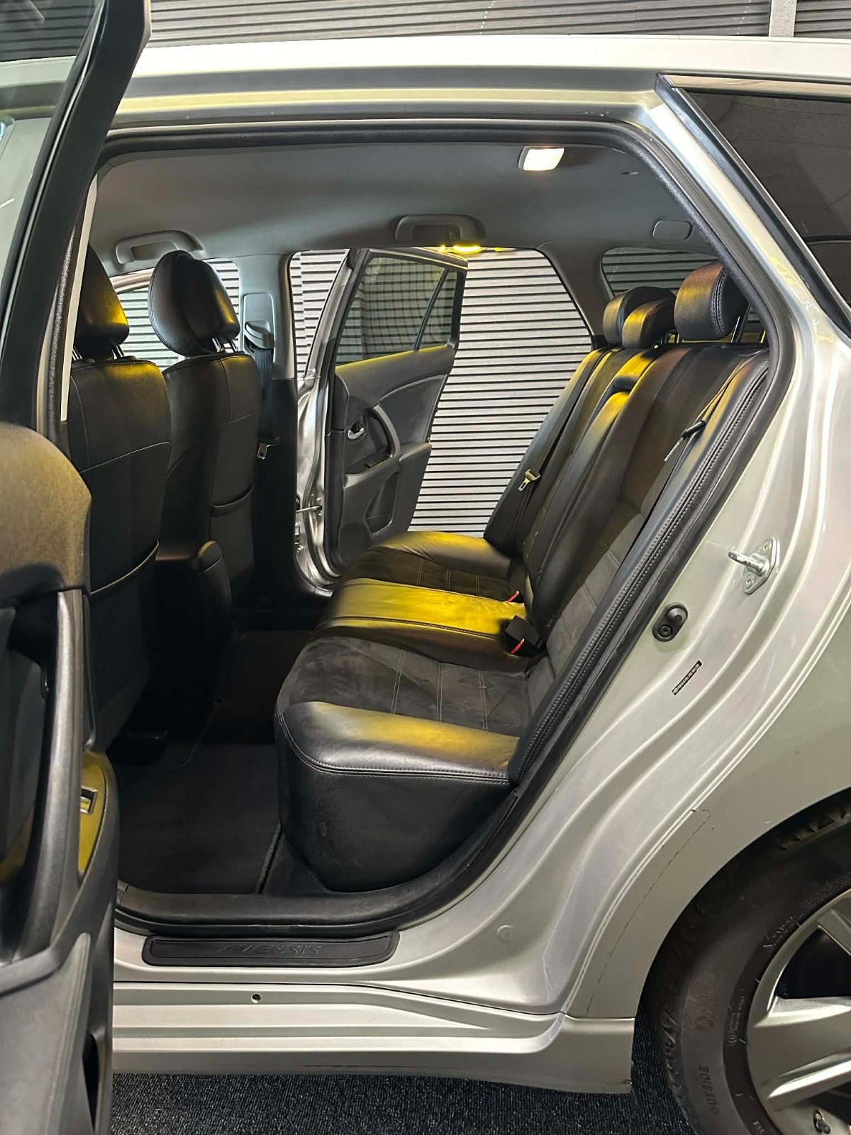 Billede af Toyota Avensis 1,8 VVT-i T2 Premium stc.