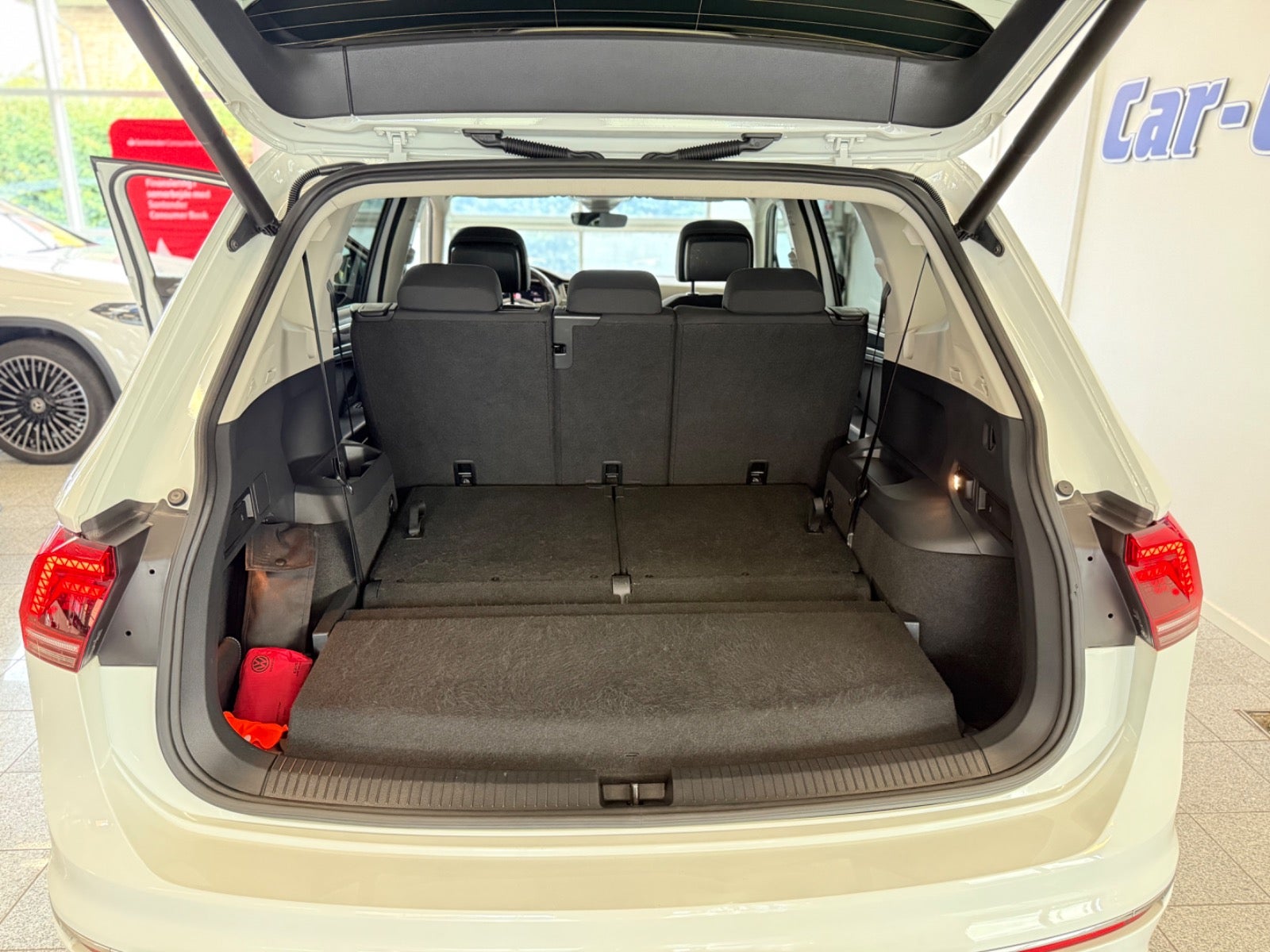 Billede af VW Tiguan Allspace 2,0 TDi 240 R-line DSG 4Motion 7prs