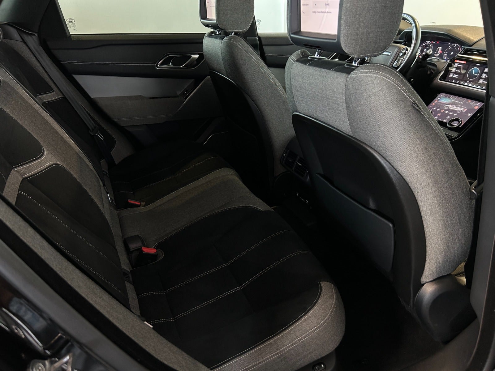 Land Rover Range Rover Velar 3,0 D300 R-Dynamic aut. Van 5d - 8