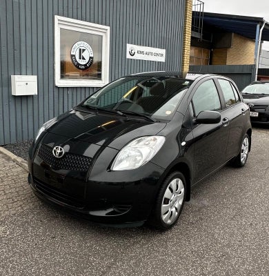 Toyota Yaris 1,3 Sol Benzin modelår 2007 km 167000 Sort træk nysynet ABS airbag centrallås startspær