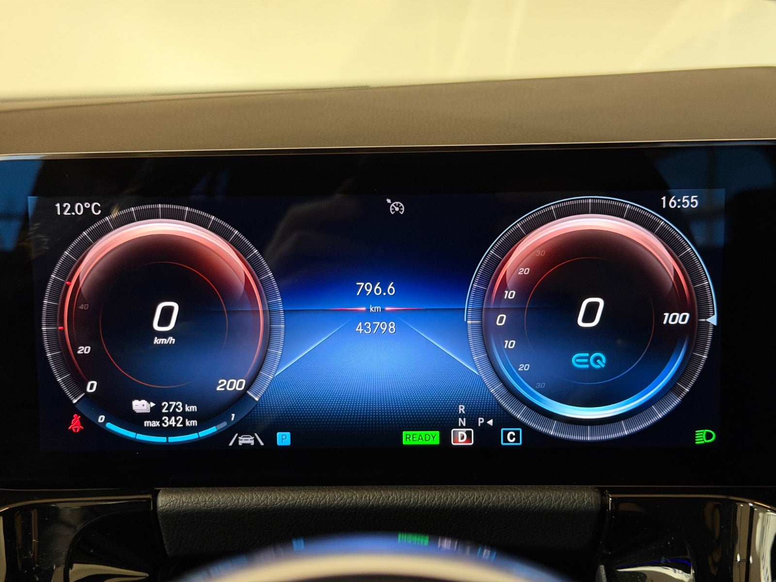 Mercedes EQA250 Electric Art