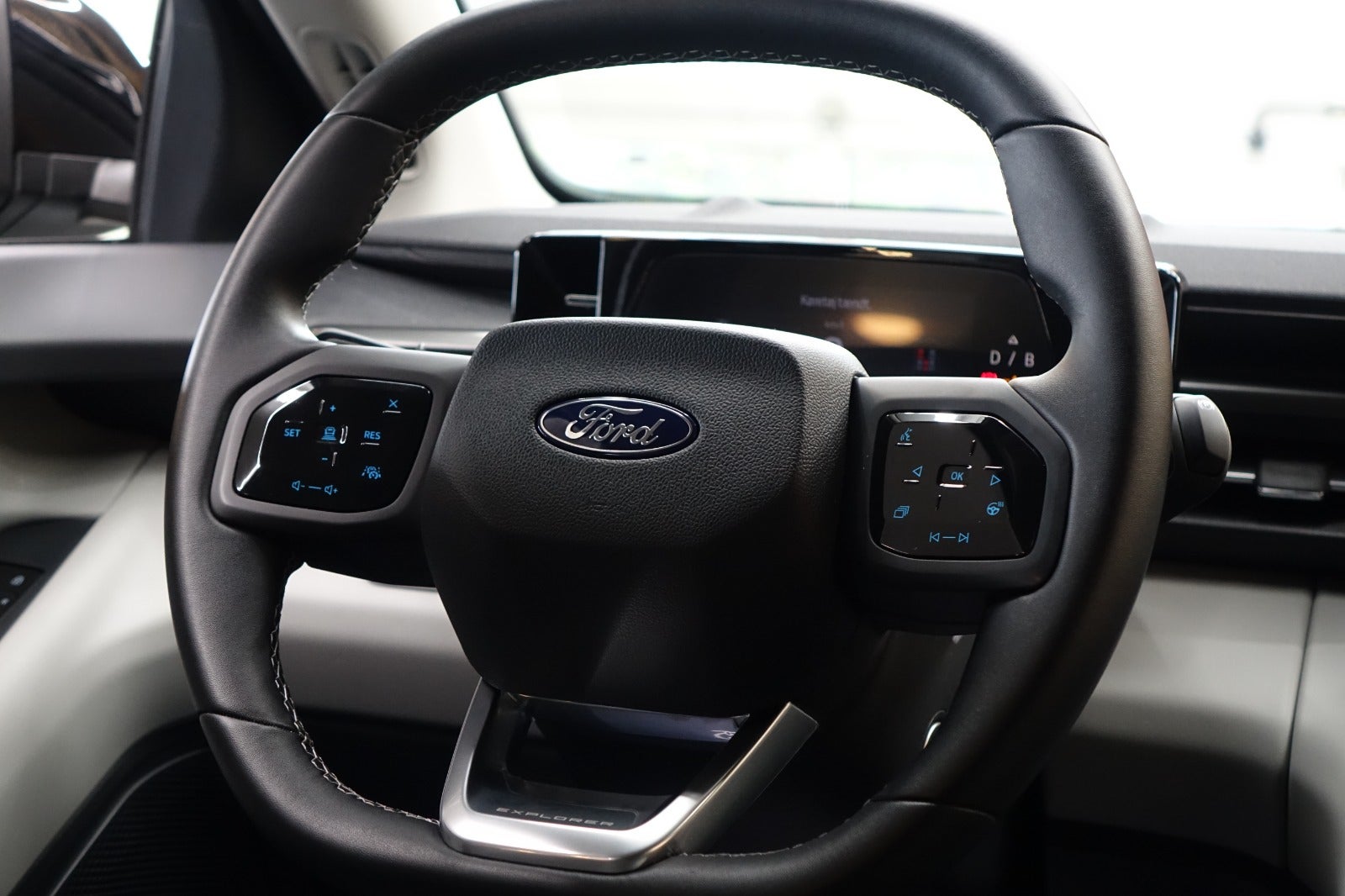 Ford Explorer Select Extended Range