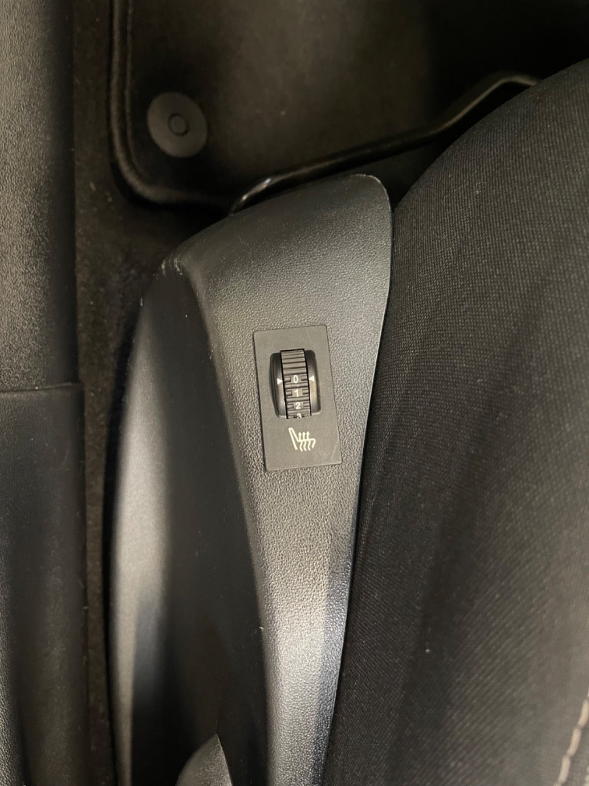 Billede af Peugeot 208 1,6 BlueHDi 100 Desire Sky