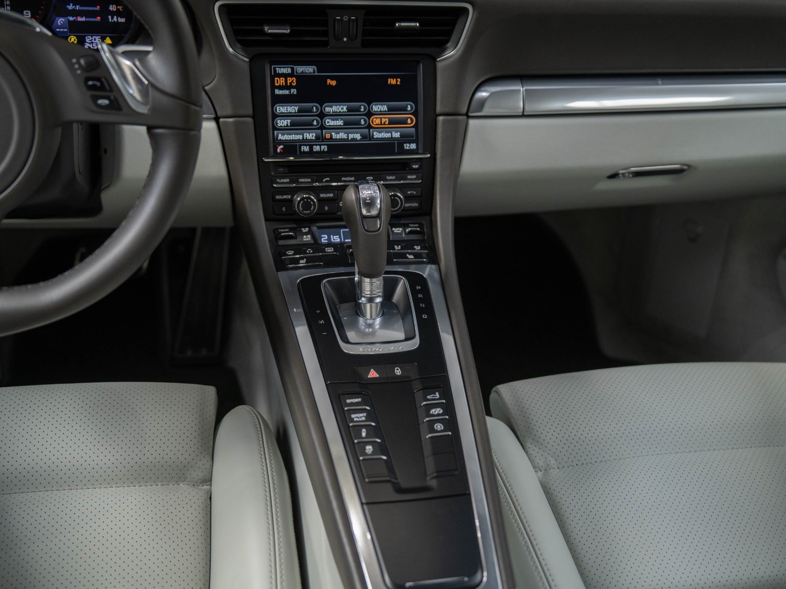 Gallery image 16 of 18