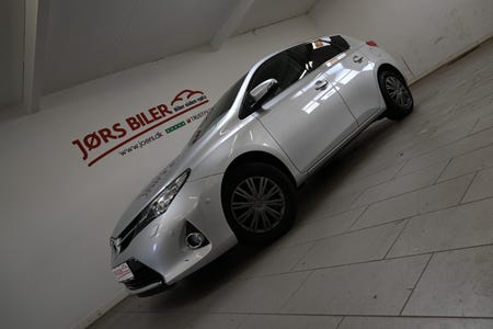 Toyota Auris T2+