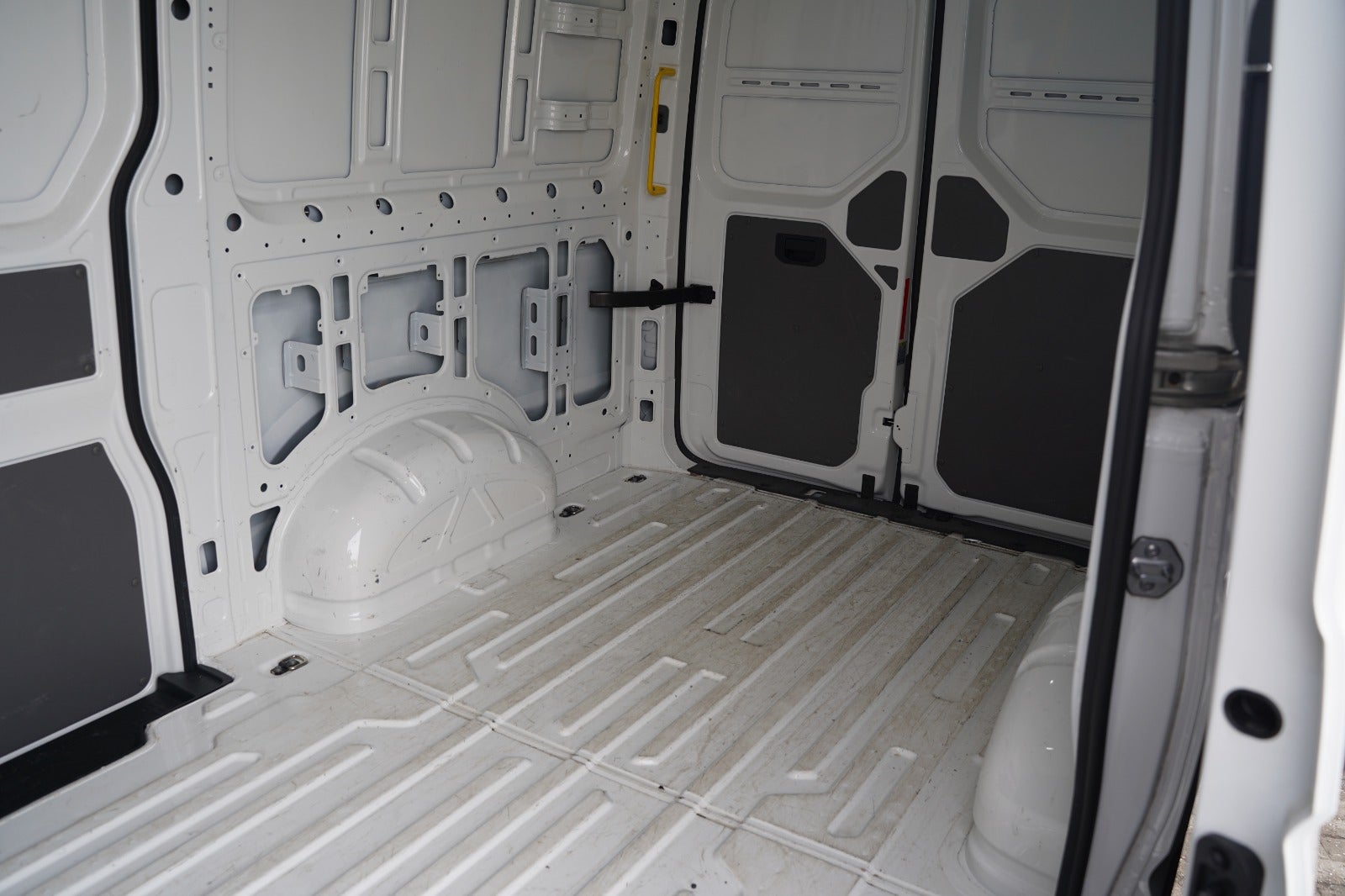 Billede af VW Crafter 35 2,0 TDi 140 Kassevogn L3H2