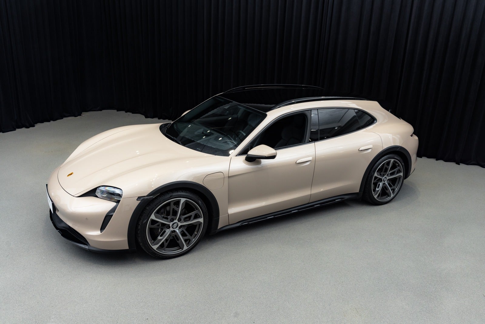 Gallery image 5 of 19