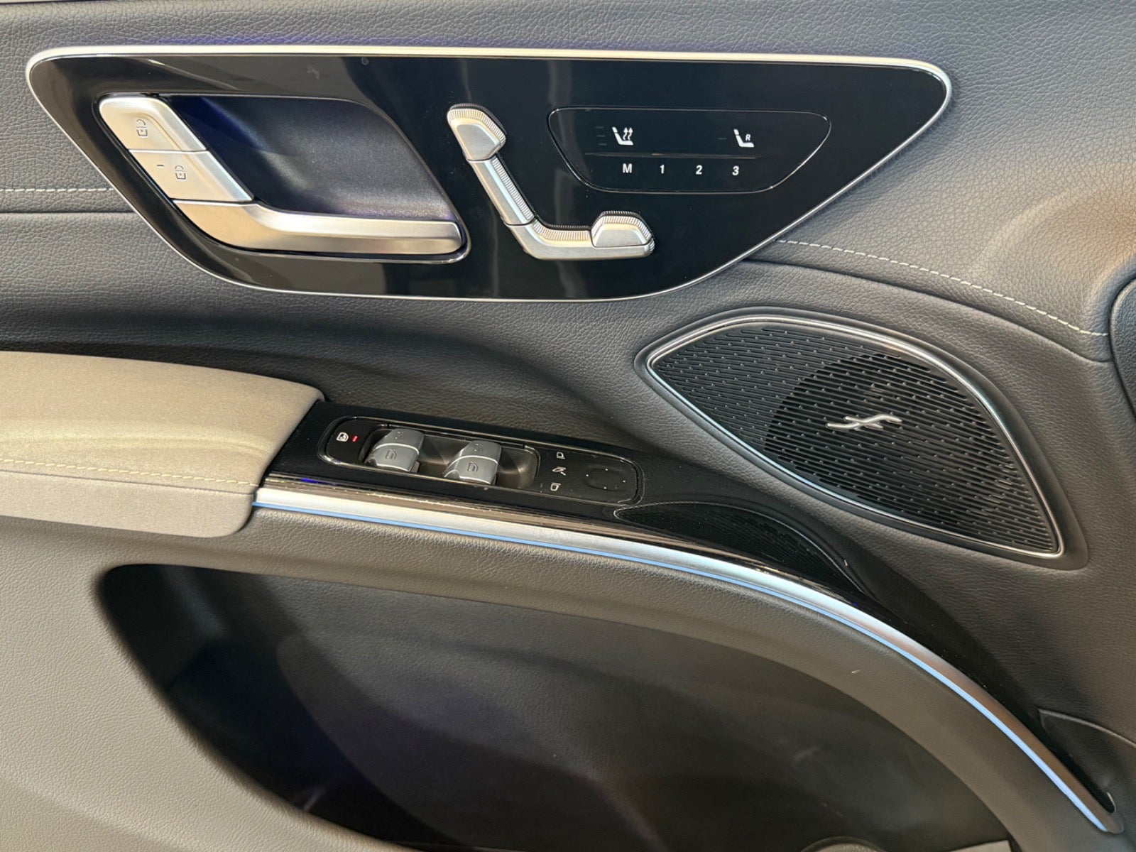 Mercedes EQS450+ SUV