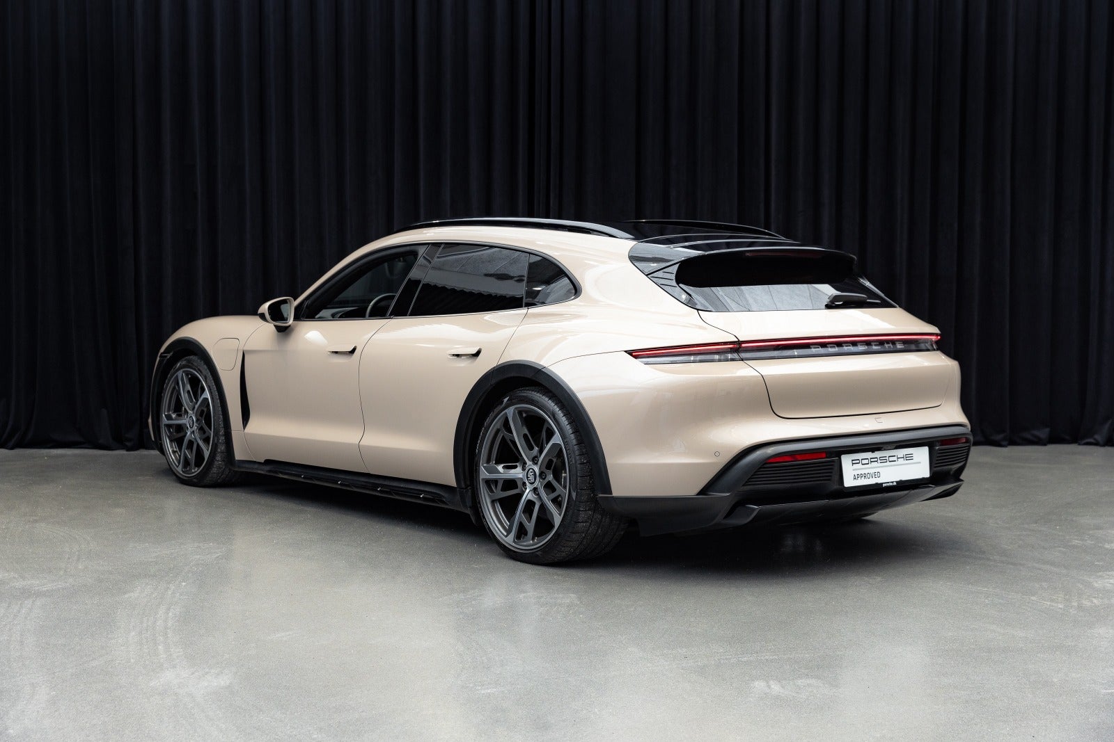 Gallery image 10 of 19